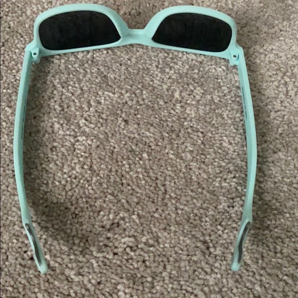 VS Sunglasses w/bottle opener at ear - Picture 3 of 4